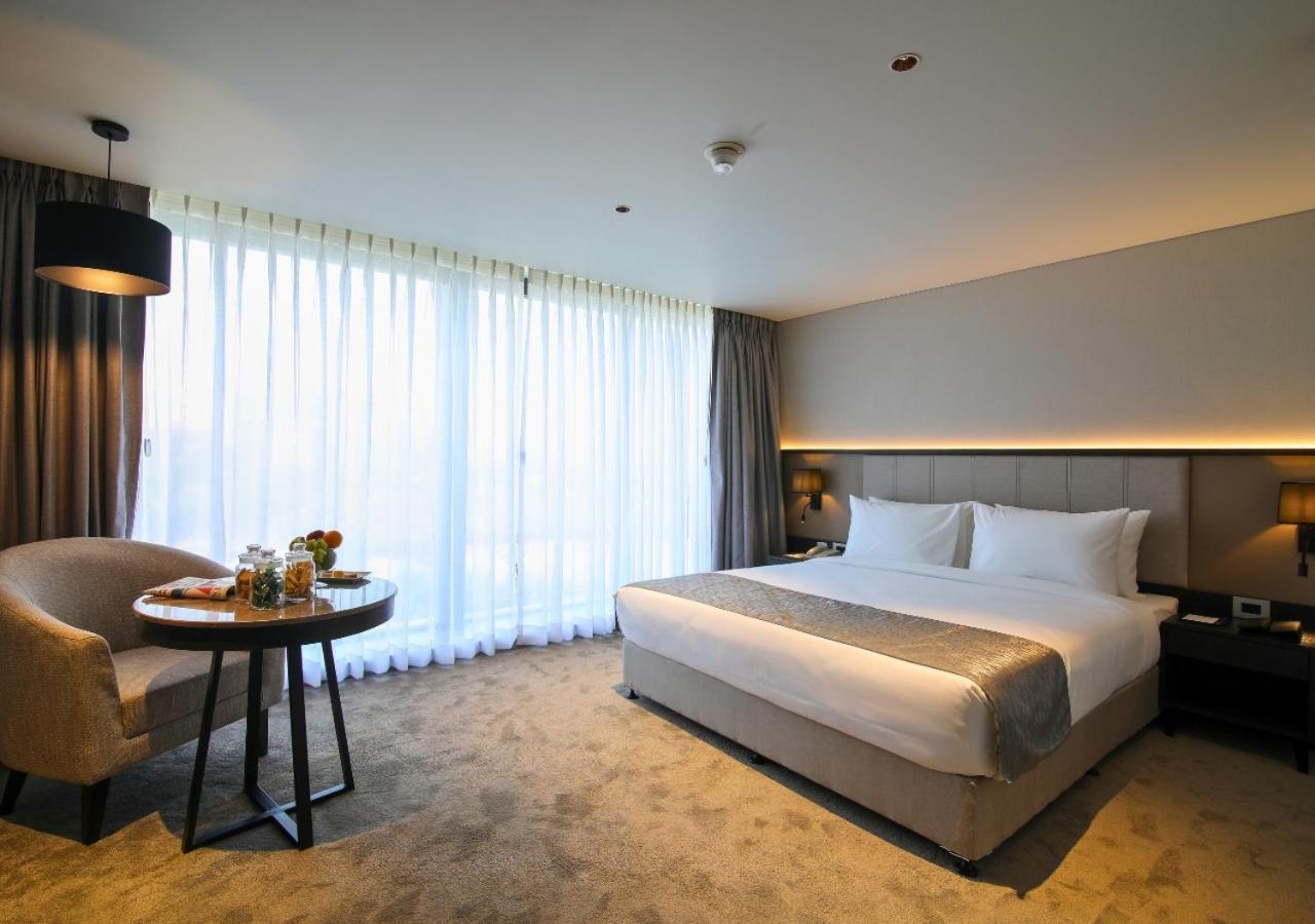 Essentia Premier Hotel Pune Wakad Pimpri-Chinchwad Exterior photo